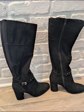 Classic Black Knee-High Block Heel Boots with Buckle Strap